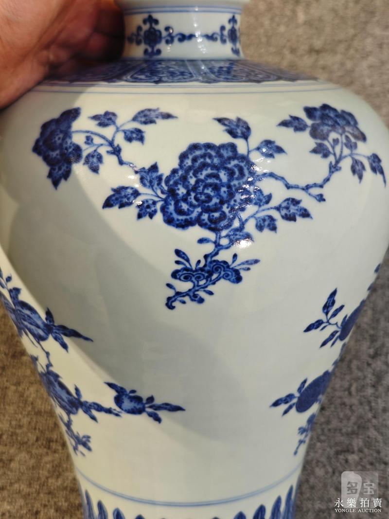 清乾隆 青花折枝花果纹梅瓶 - 图10
